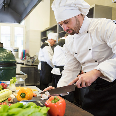 Diventa CHEF (dalle basi alla realizzazione di tutte le pietanze fino alla pasticceria): Corso completo e totalmente gratuito aula virtuale in diretta live! cover