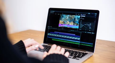 Corso Gratuito axl - over 30 – Corso Video Creator e Video Maker cover